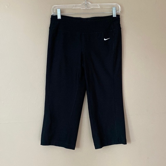 Nike Pants - Nike capris. Inseam approximately 18/19”. Size S
C